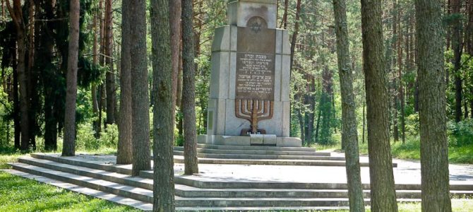 Only 64 of 141 Lithuanian MPs Attended Session for Jewish Genocide Day