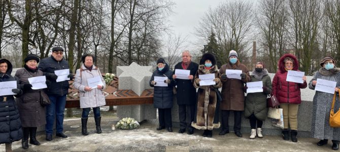 Šiauliai Regional Jewish Community Members Mark Holocaust Day