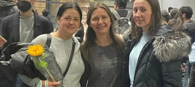 Istorija kartojasi: Ukrainoje išgelbėtos žydės anūkė grąžino skolą savo gelbėtojos palikuonėms