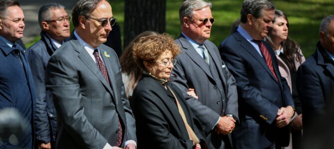 Ketvirtadienį  balandžio 28d. Vilniuje, prie Panerių memorialo įvyko Holokausto aukų atminimo dienos minėjimas