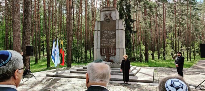 Holokausto aukų pagerbimo ceremonija Panerių memoriale