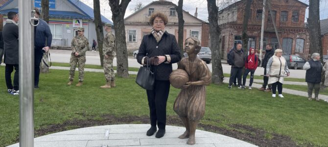 Mother of Basketball Statue Unveiled in Alytus