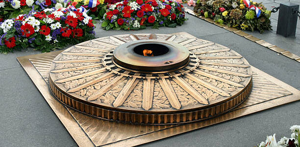 В Париже прошла церемония по случаю 77-й годовщины окончания Второй мировой войны в Европе