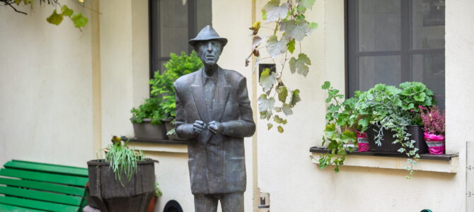 Leonard Cohen Statue Appears in Vilnius Old Town
