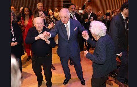 Карл III отметил начало Хануки в обществе подруги Анны Франк Карл III отметил начало Хануки в обществе подруги Анны Франк