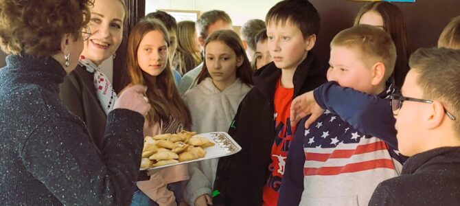 “Шалахмонес” (традиционные сладкие подарки на Пурим) для украинских детей