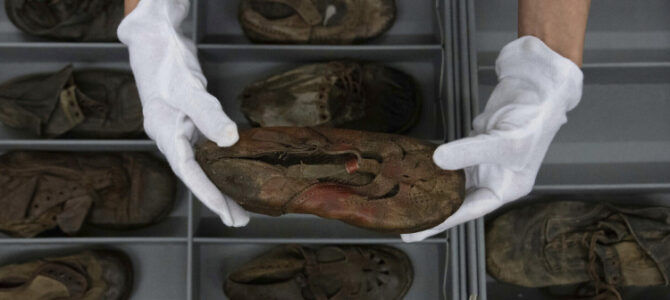 Музей Аушвица работает над сохранением обуви убитых детей