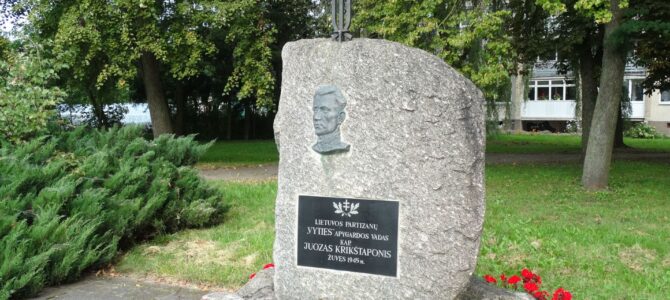 Еврейская община Литвы призывает убрать памятник убийце евреев Крикштапонису в Укмерге