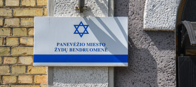 Anti-Semitism on Lithuanian Facebook Anti-Semitism on Lithuanian Facebook