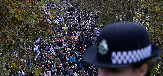 В Лондоне прошел стотысячный марш против антисемитизма