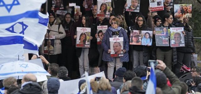 Семьи израильских заложников подали в Международный суд иск против ХАМАСа Семьи израильских заложников подали в Международный суд иск против ХАМАСа