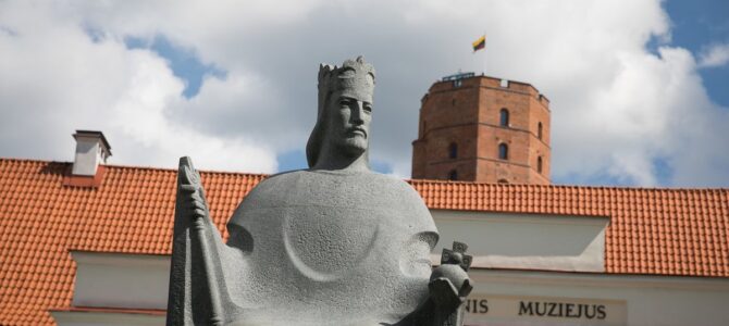 Поздравляем с Днем Государства!