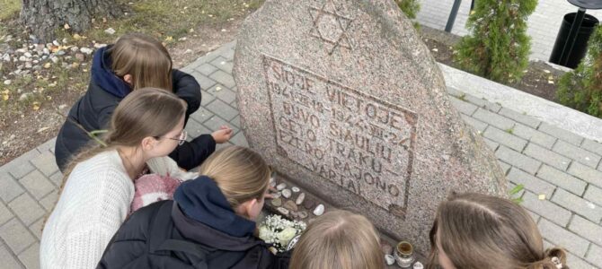 Šiaulių krašto žydų bendruomenė ir Šiaulių Gegužių progimnazija paminėjo Lietuvos žydų genocido aukų atminimo dieną