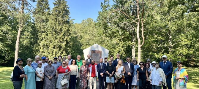 Pivonijos šile paminėtos 84-osios Ukmergės ir apylinkių žydų žudynių metinės