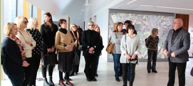 Panevėžio miesto žydų bendruomenė kartu su Panevėžio miesto savivaldybės administracijos darbuotojais aplankė Šeduvos žydų istorijos muziejų „Dingęs Štetlas“