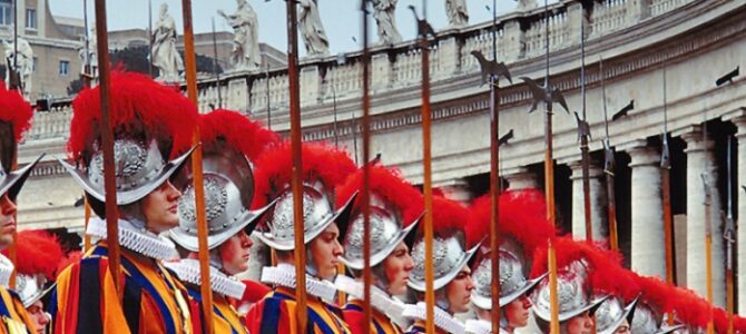 Антисемитский инцидент в Ватикане: гвардейцы понтифика плевали в еврейских женщин