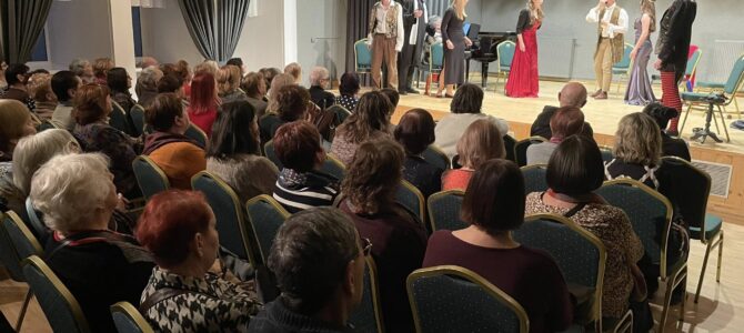 Purim šventė Šiauliuose subūrė pilnutėlę salę žiūrovų