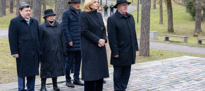 Vokietijos Bundestago pirmininkė pagerbė Holokausto aukas Vokietijos Bundestago pirmininkė pagerbė Holokausto aukas