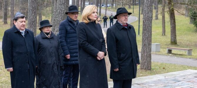 Bundestag President Visits Ponar