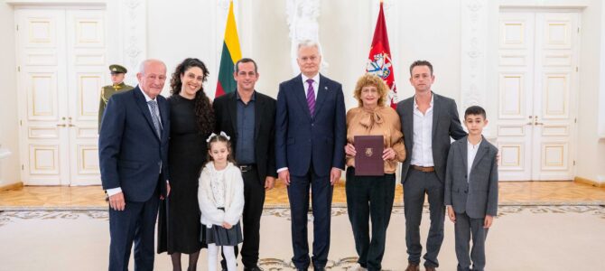 Президент Литвы вручил Кресты за спасение погибающих Президент Литвы вручил Кресты за спасение погибающих
